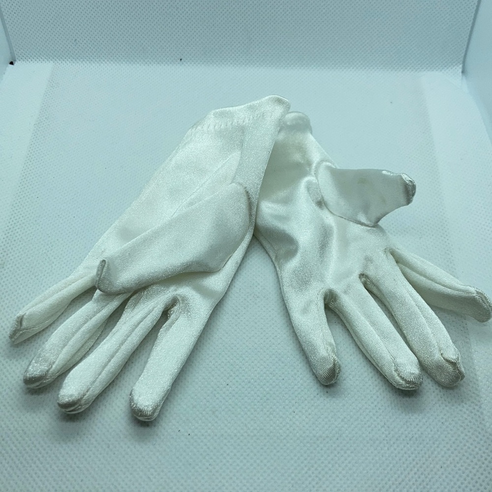 NWOT child size white satin stretch gloves